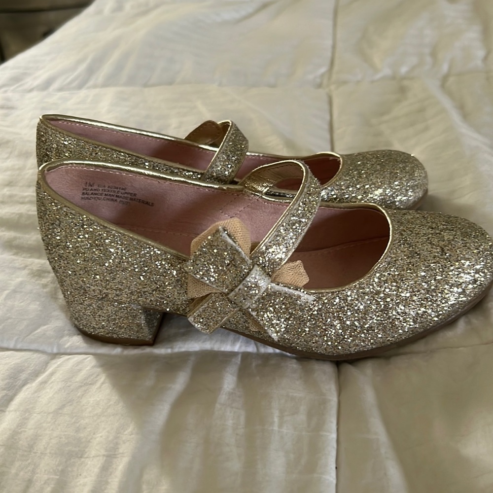 Girls sparkly gold dress shoes.